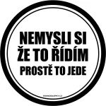 Samolepka na auto: nemysli si že to řídím, prostě to jede.